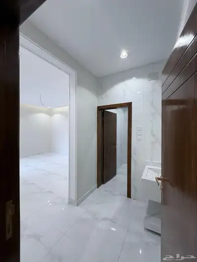 للبيع فيلا روف بملحق ومدخل سياره مساحه 380م المحاله ابها 18