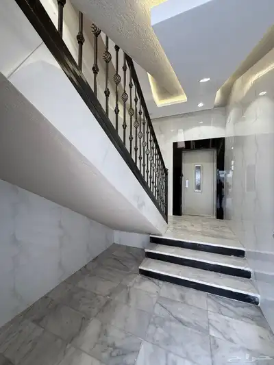 للبيع فيلا روف بملحق ومدخل سياره مساحه 380م المحاله ابها 4