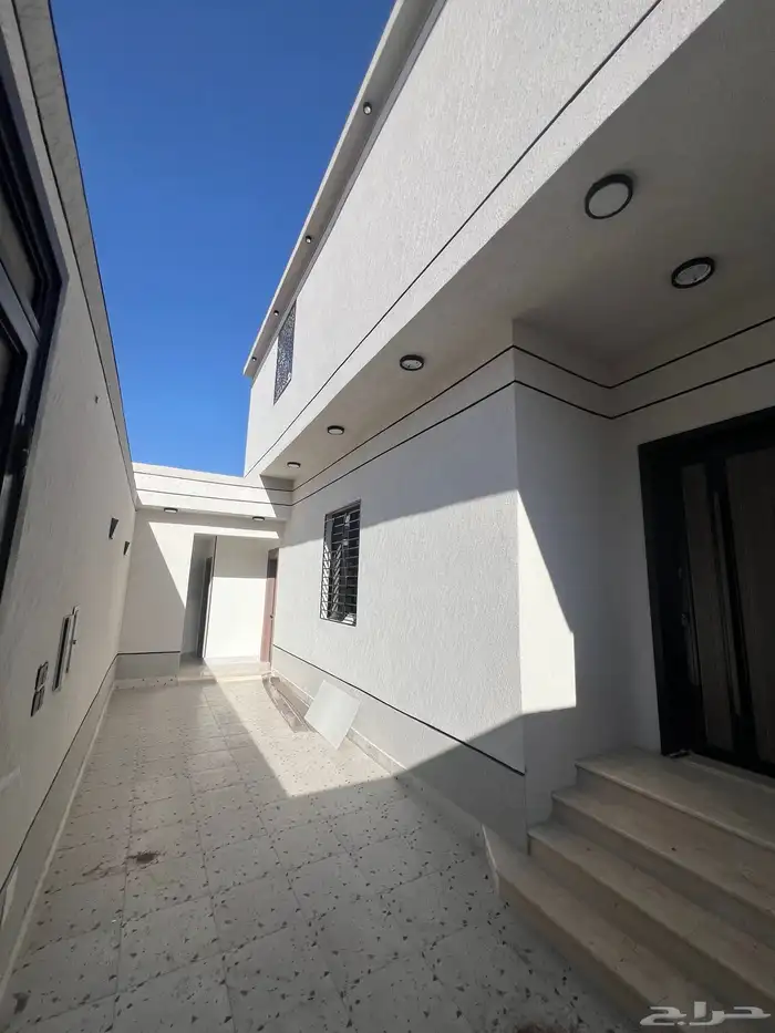 للبيع دور على ثلاث شوارع بتشطيب جدا مميز 1