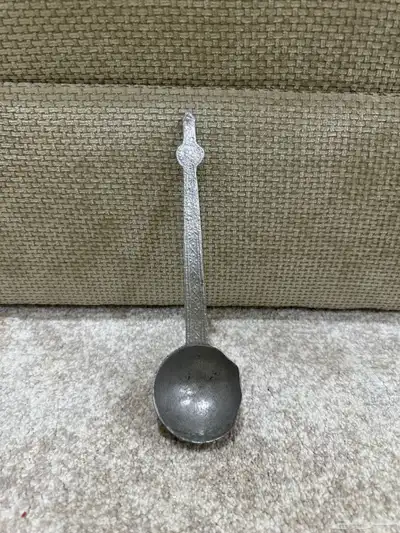 للبيع ملاس قديم نظيف 0