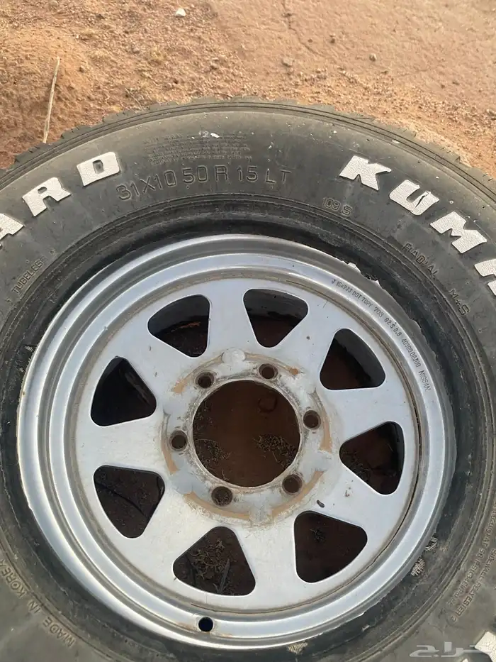 جنط مرمي عندنا للبيع على السوم لني ما اعرف قيمته 0