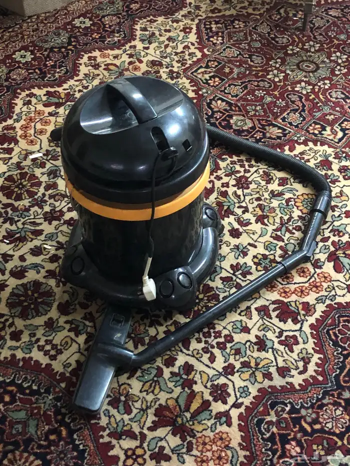 مكنسة كهربائيه بنص سعرها 1