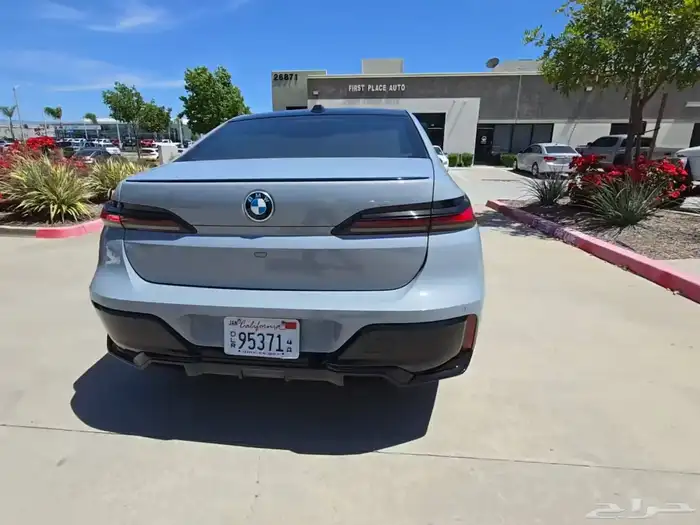 موديل 2023 740. BMW 1