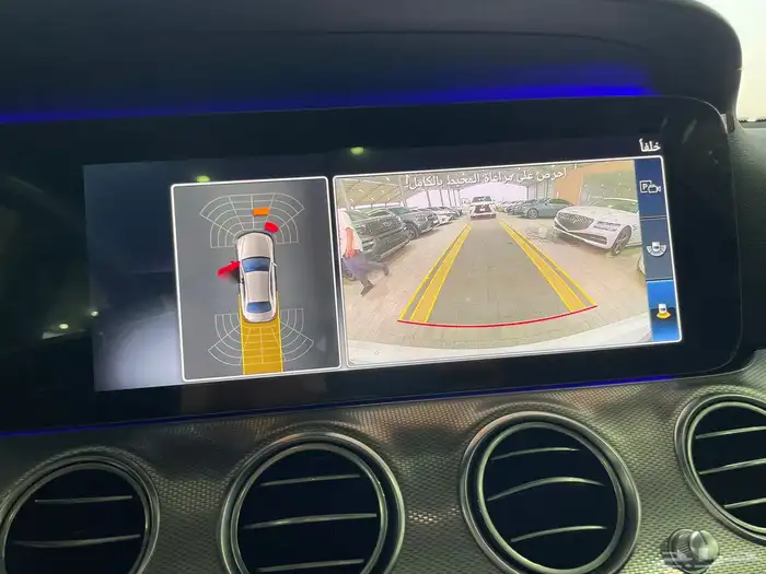 ((تم البيع))مرسيدس 2019 بنز E300 بانوراما (بنزين) 4 سلندر 16