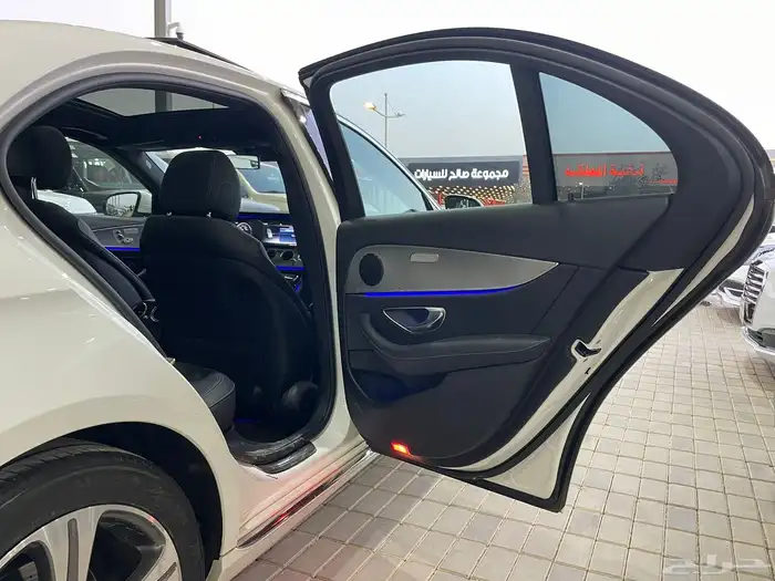 ((تم البيع))مرسيدس 2019 بنز E300 بانوراما (بنزين) 4 سلندر 23