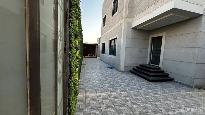 3 فلل للبيع في فناء واحد ( العقيق ) 2