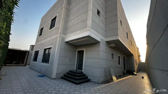 3 فلل للبيع في فناء واحد ( العقيق ) 6