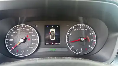 سيارة mg gt 2022 اسود 14