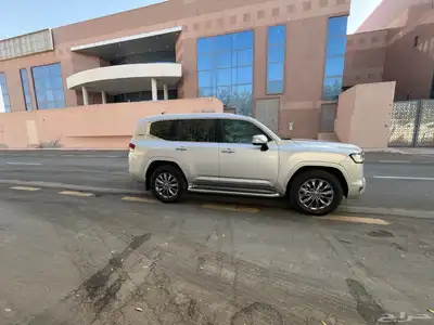 لاندكروزر VXR فل كامل موديل 2022 وكالة 10