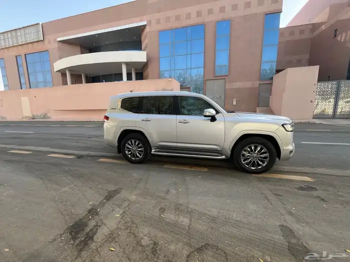 لاندكروزر VXR فل كامل موديل 2022 وكالة 10