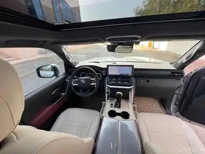 لاندكروزر VXR فل كامل موديل 2022 وكالة 11