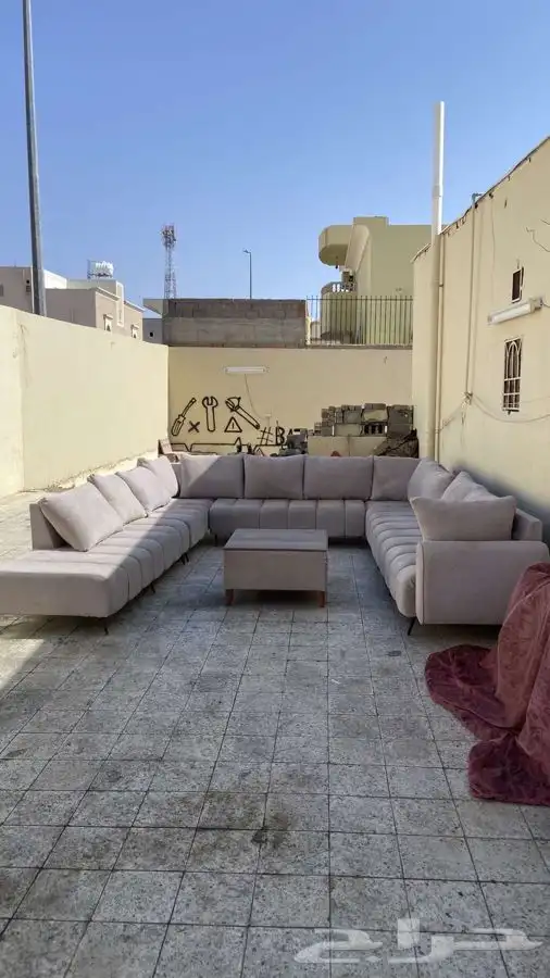 كنب لون بيج نضيف استهدام اشهر معدوده 0