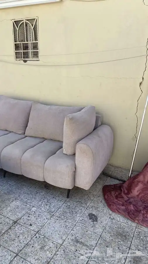 كنب لون بيج نضيف استهدام اشهر معدوده 8