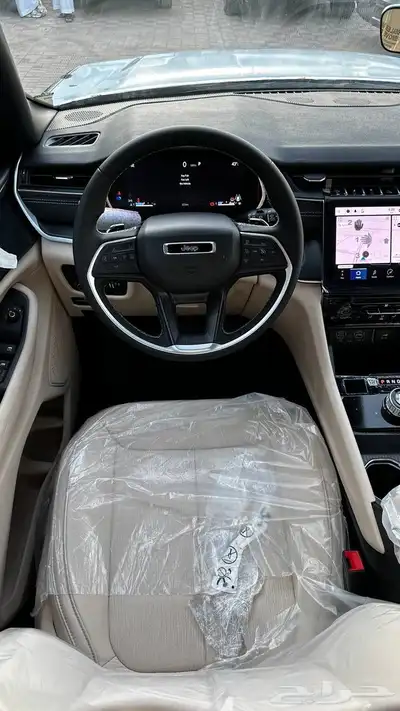 جيب شروكي 2025 10