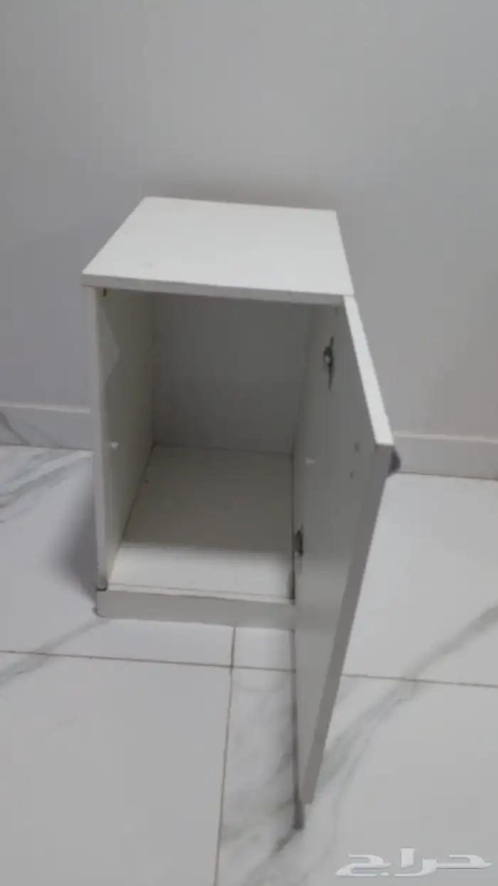كومدينه ابيض مقاس 46 سم   35 سم بارتفاع 60 سم 1