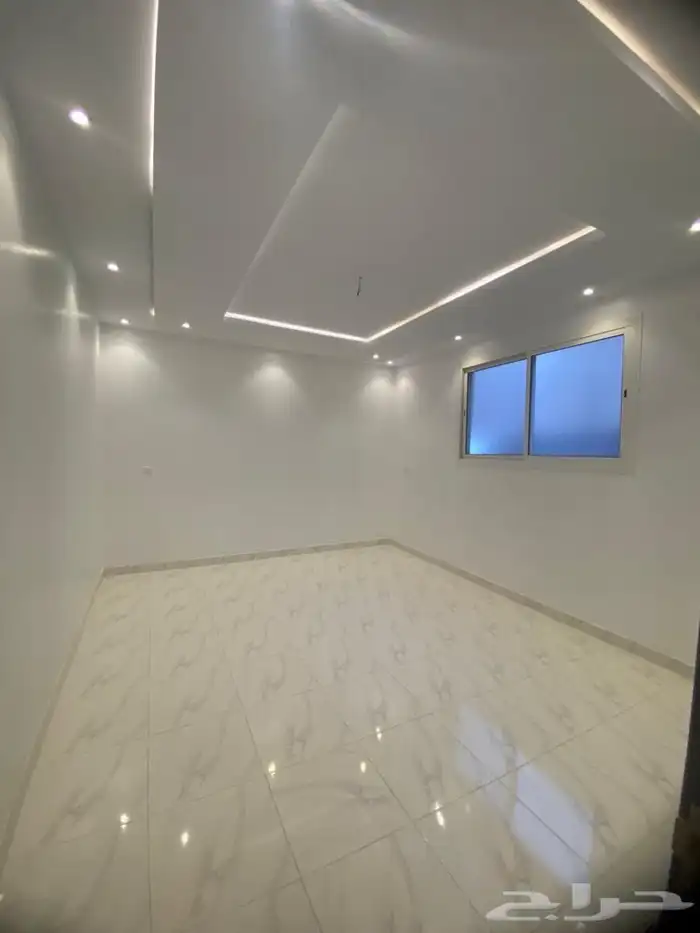 للبيع شقه ارضيه خلف بحي القادسيه 2 السعر 430 0