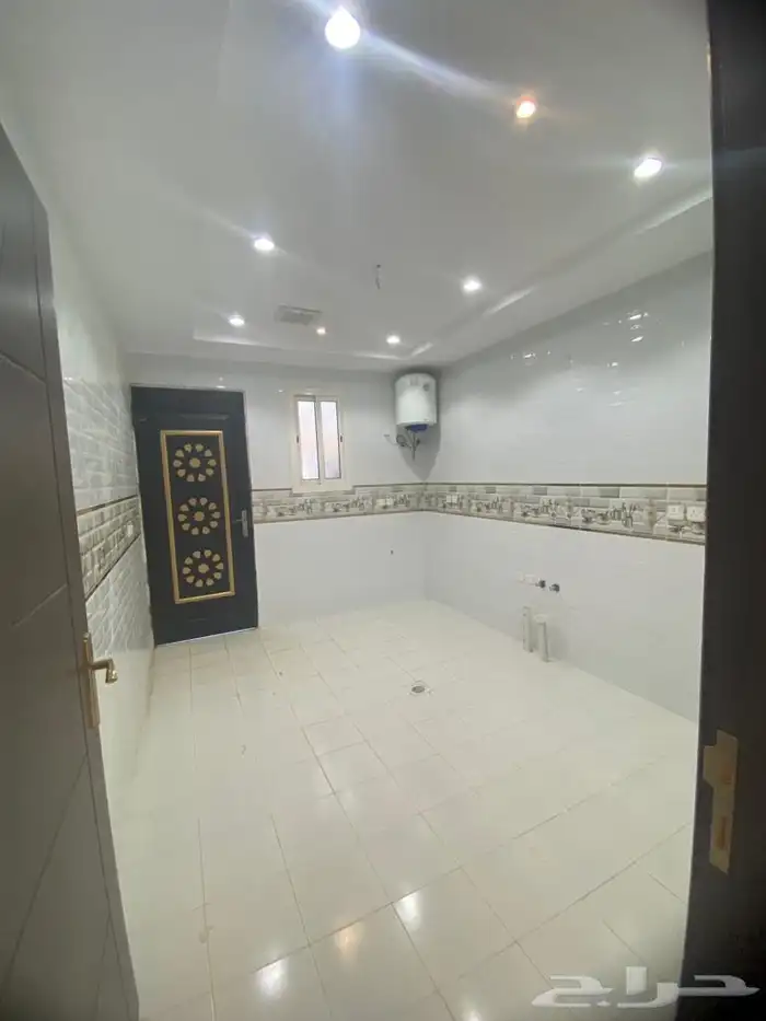 للبيع شقه ارضيه خلف بحي القادسيه 2 السعر 430 4