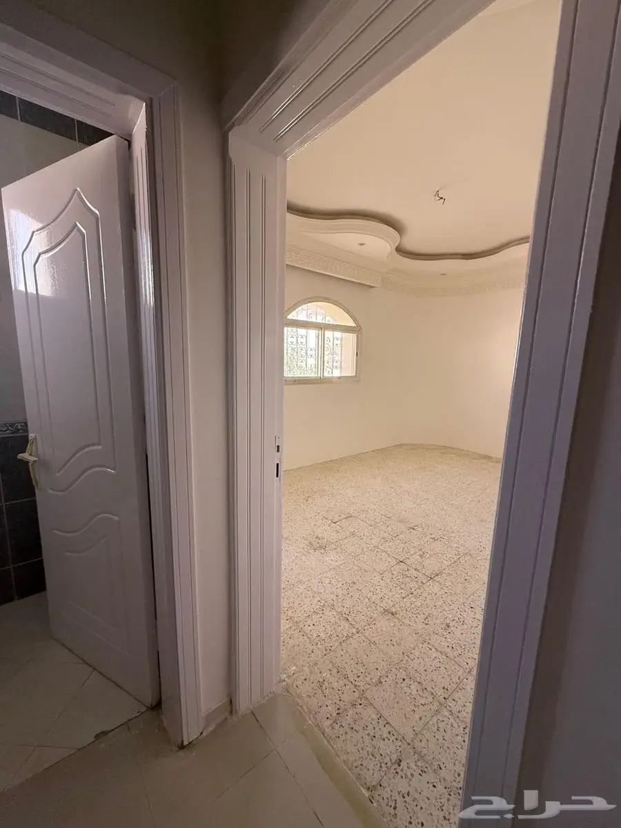 شقة للإيجار   4 غرف (عوائل فقط) داخل فيلا   ليست عمارة 4
