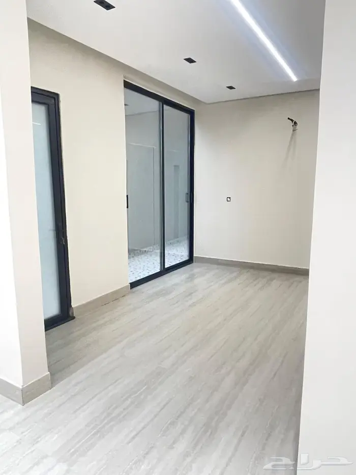للبيع شقق ارضيه ب 600 الف وشقق دبلكسيه 8