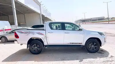 تويوتا هايلوكس غمارتين V6 بنزين خليجي 2025 2