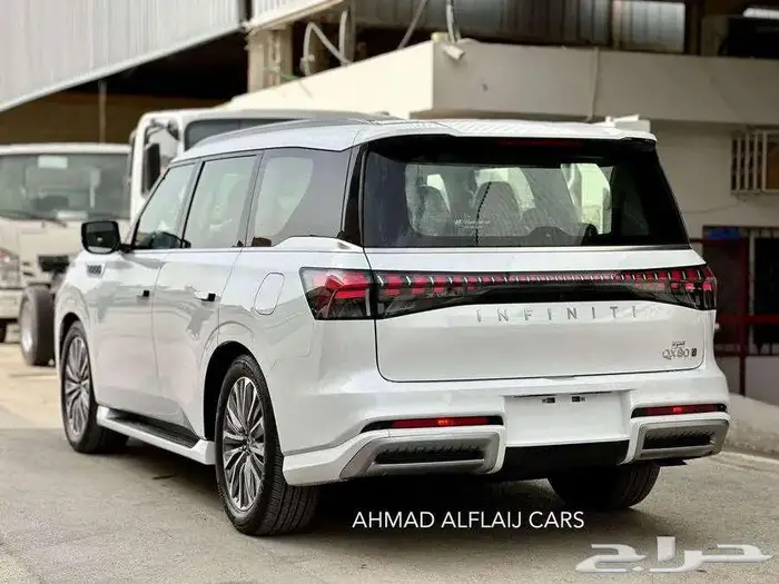 انفنتي QX80 سينسوري 2025 ابيض  اسود 39