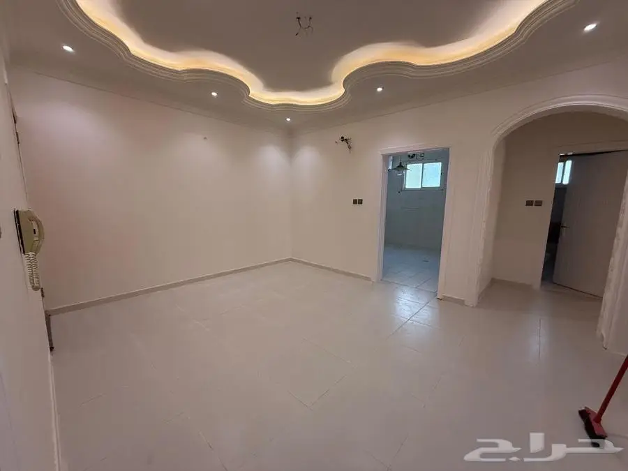 شقة للإيجار   4 غرف (عوائل فقط) داخل فيلا   ليست عمارة 6