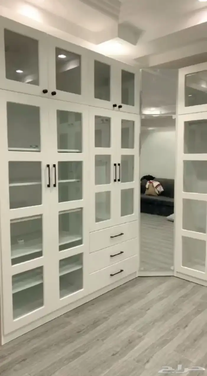 اثاث للبيع دولاب ملابس نضيف كنب جديد 1