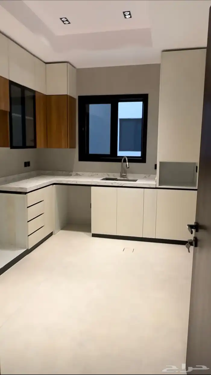 ادوار للايجار بكمباوند 4