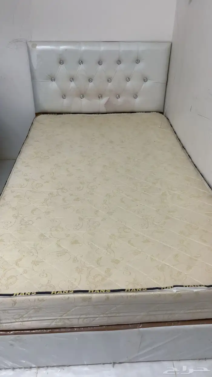 سرير مع مرتبة 0