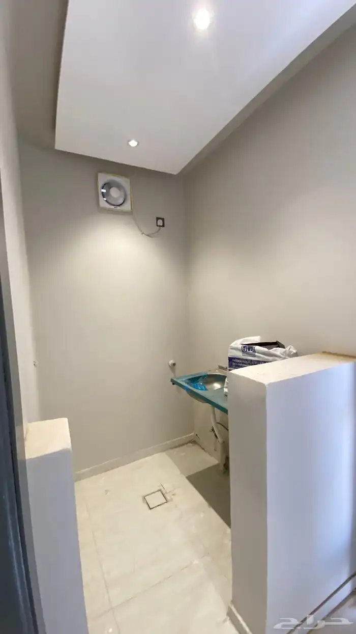 موقع سكني للعائله وفيه غرفتين عزاب قريب من الجامعه 5