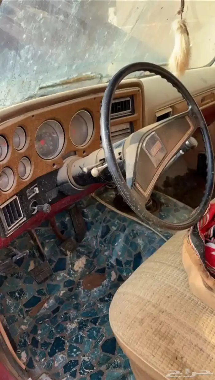 صالون GMC 1977 مخزن 3