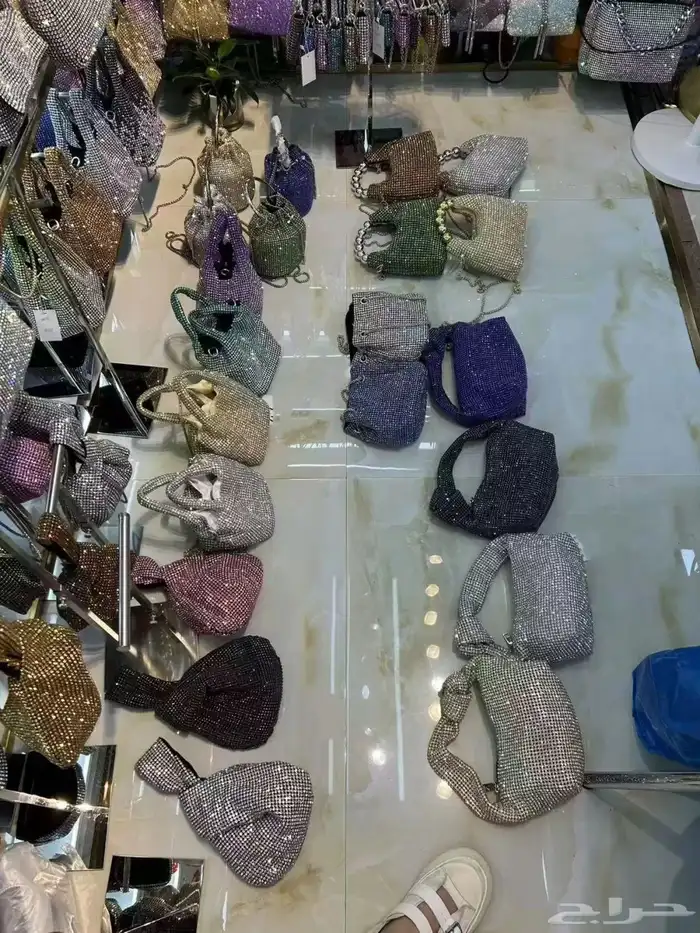 المجوهرات والحقائب والأوشحة 12