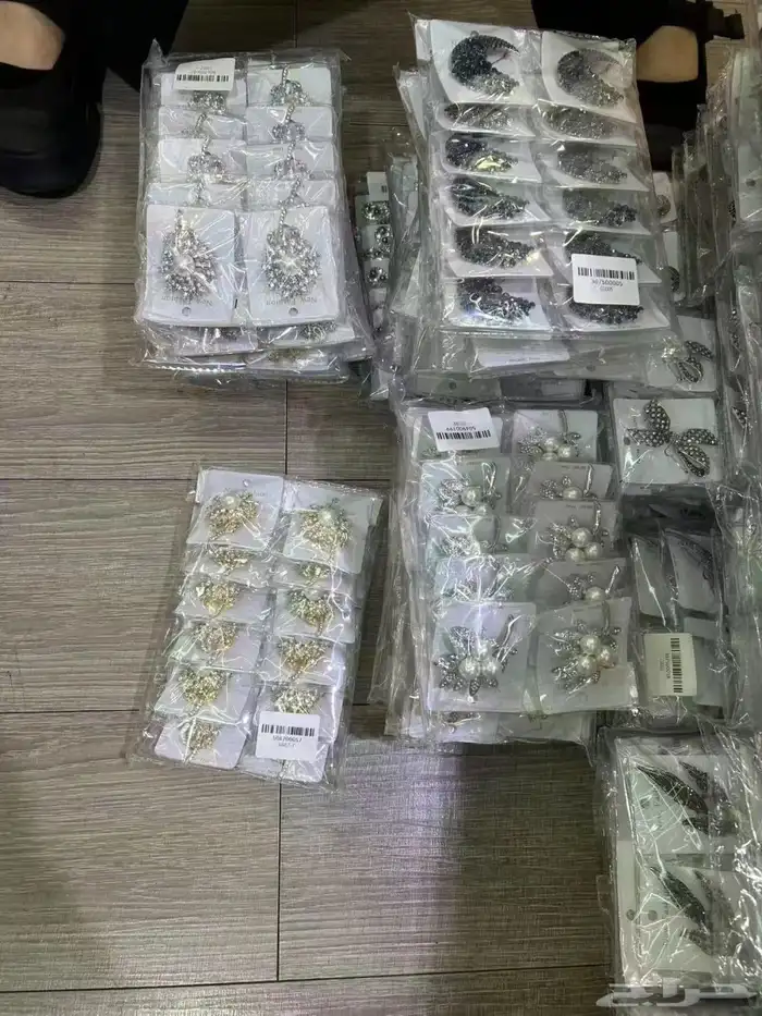 المجوهرات والحقائب والأوشحة 6