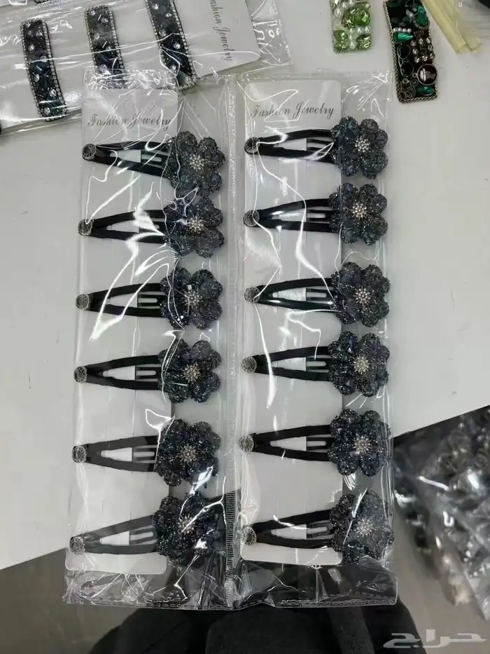 المجوهرات والحقائب والأوشحة 8