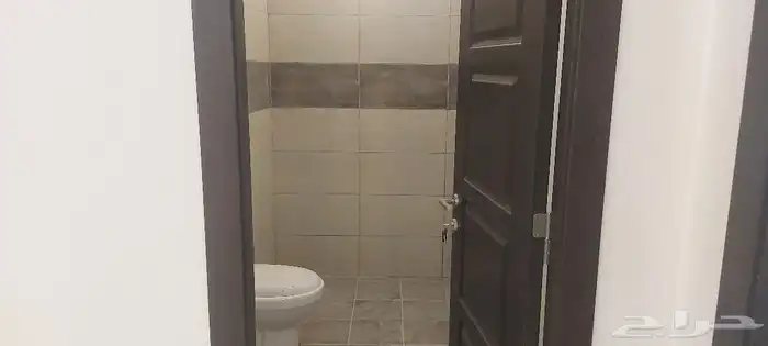 ايجار 55 الف فله حي المطار رقم الفله 1800 6