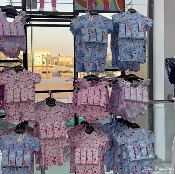 ملابس سباحه تحمي طفلك من الغرق بعد الله 2