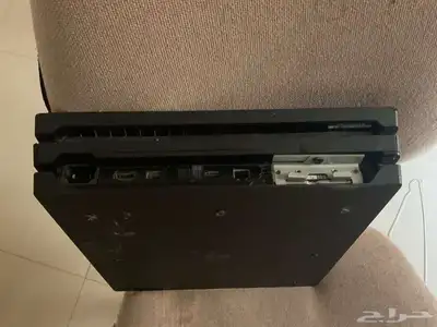 سوني فور برو معه يدتين ومعه جميع أسلاكه ومعه كرتونه 0