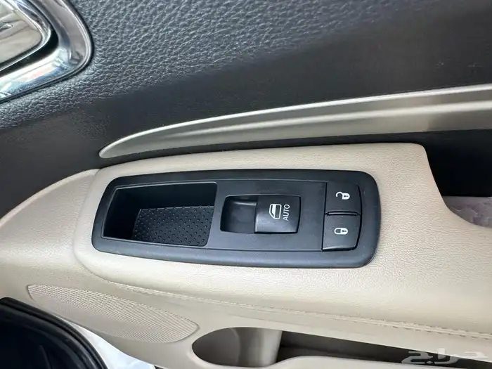 دورانجو 2015 SXT نظيف جدا و خالي من الرش دفع رباعي 33