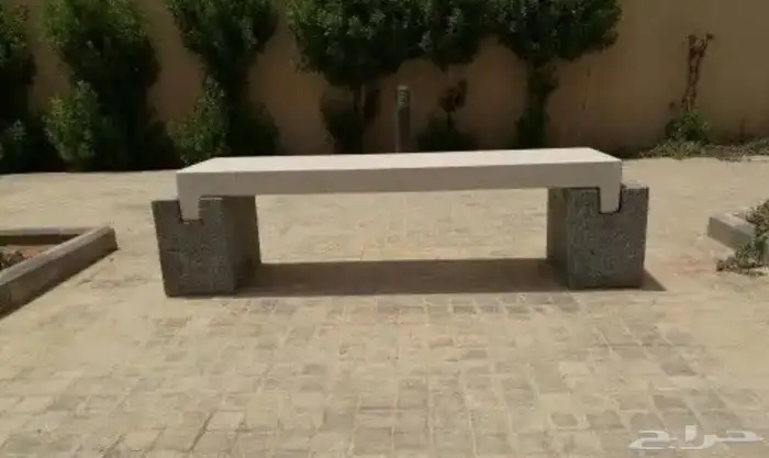 كراسي خرسانية وأحواض زهور 27