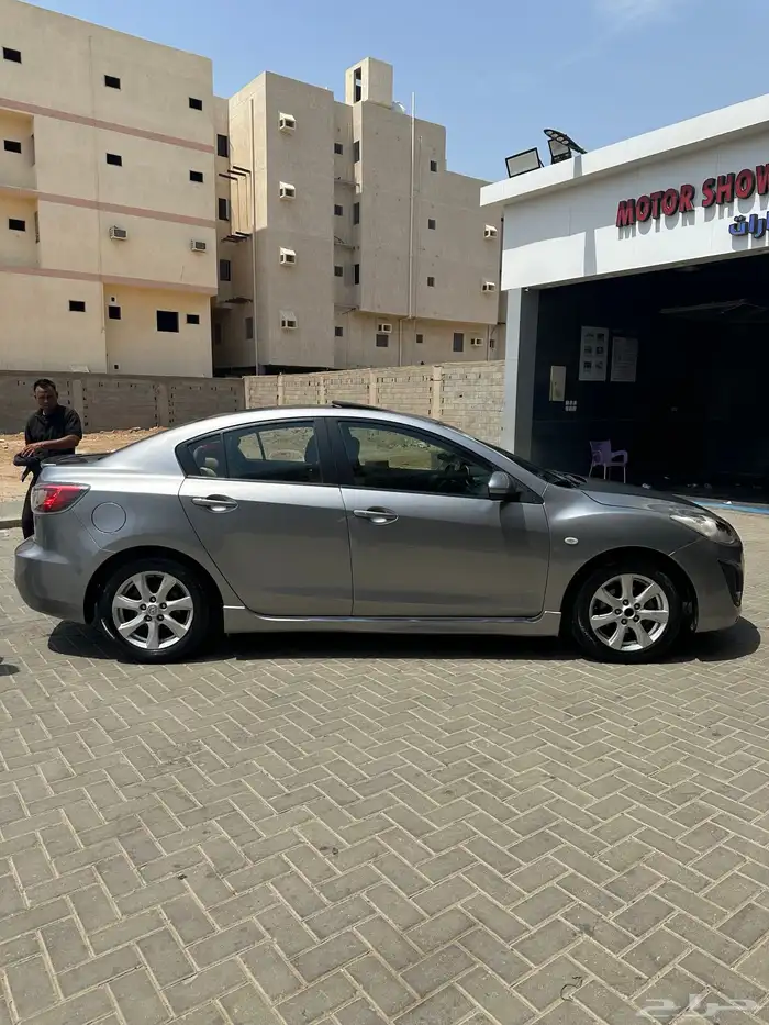 مازدا 3 فل كامل للبيع او البدل 4