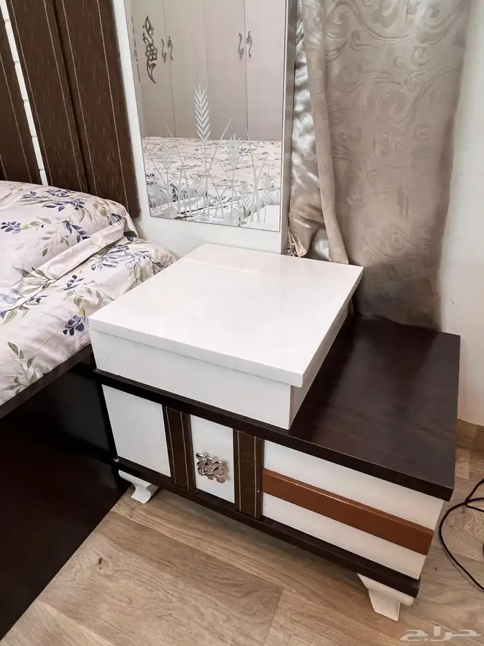 للبيع أثاث غرفة نوم بدون دولاب مستعمل نظيف 8