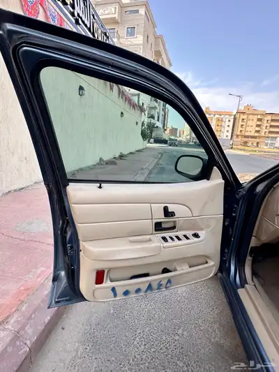 فورد كراون فكتوريا بوليسي 2010 8