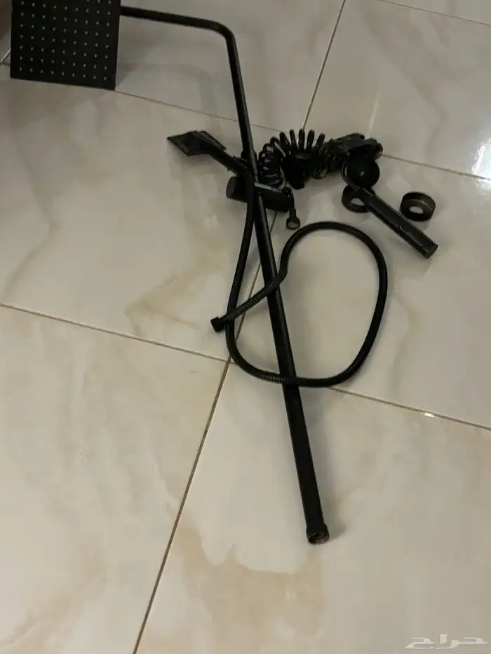 اثاث متنوع باب حديد مع انجيلة وعشب صناعي 0
