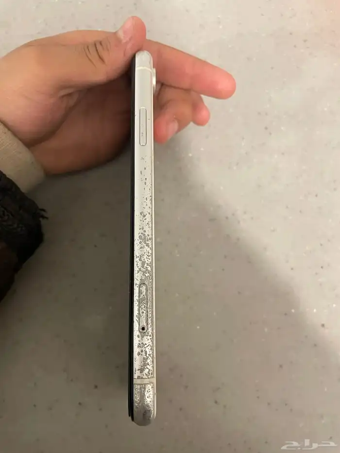 جولات اثنين iPhone واحد موترلا 13