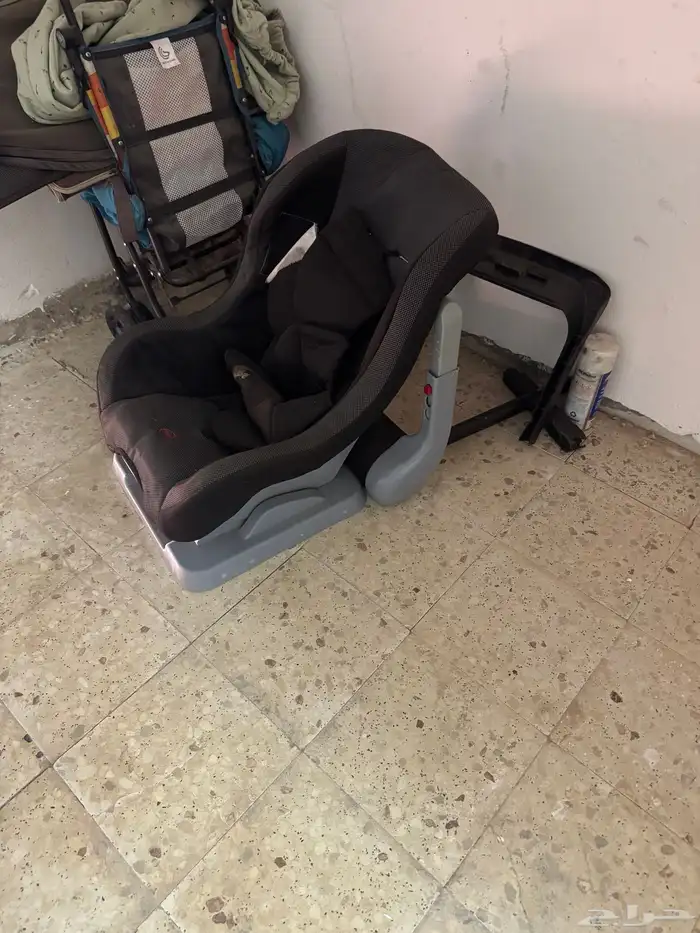 مقعد اطفال مستعمل بحاله جيده 0