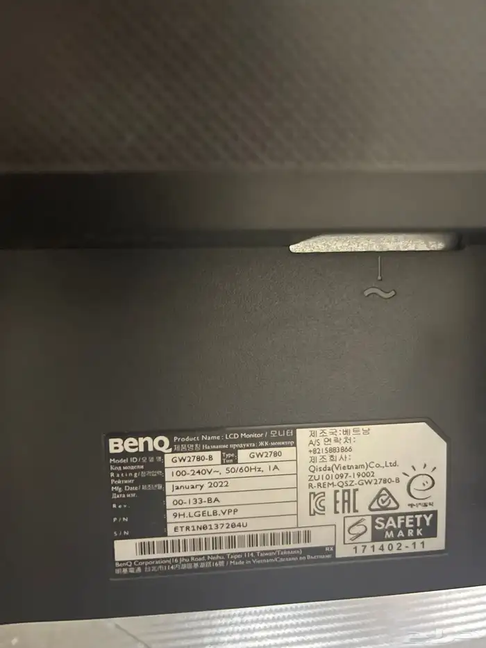 شاشه benq و سماعة سوني بلوتوث 1