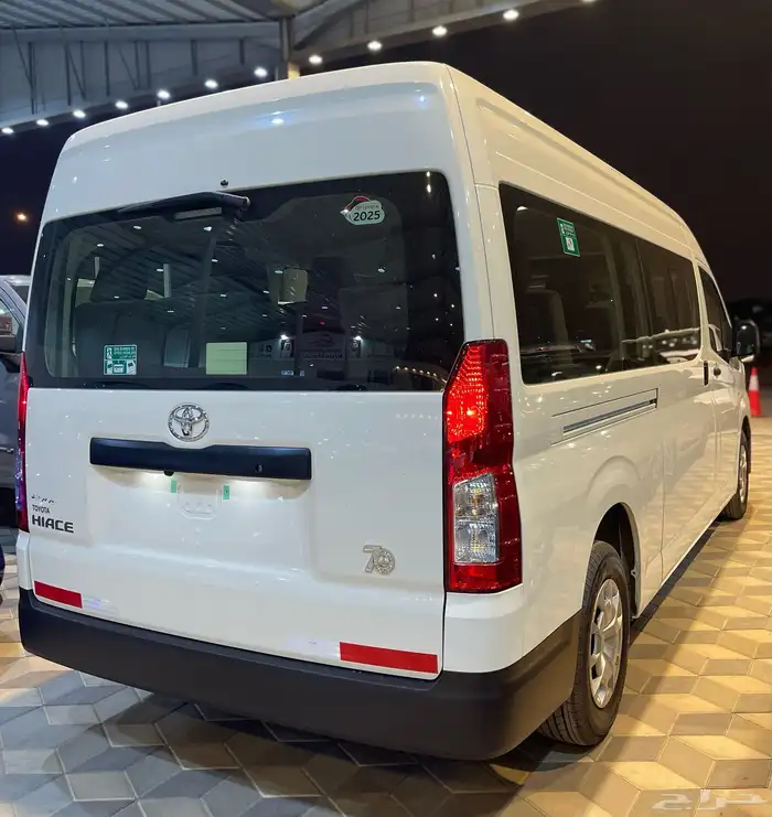 باص هايس 13 راكب 8