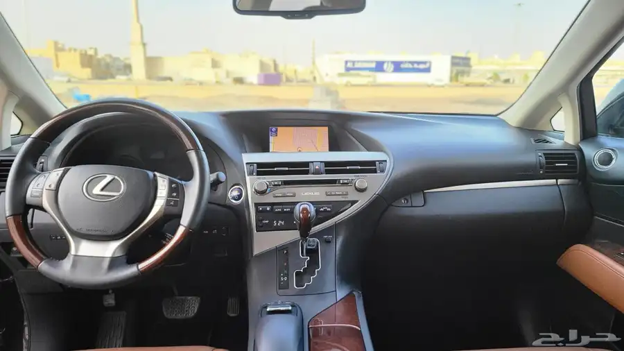 2015RX 450 H مخزن 16