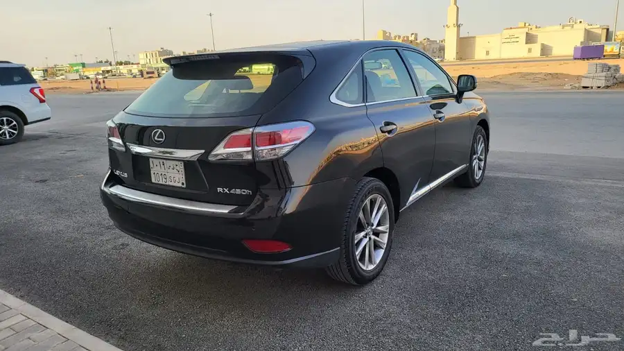 2015RX 450 H مخزن 3
