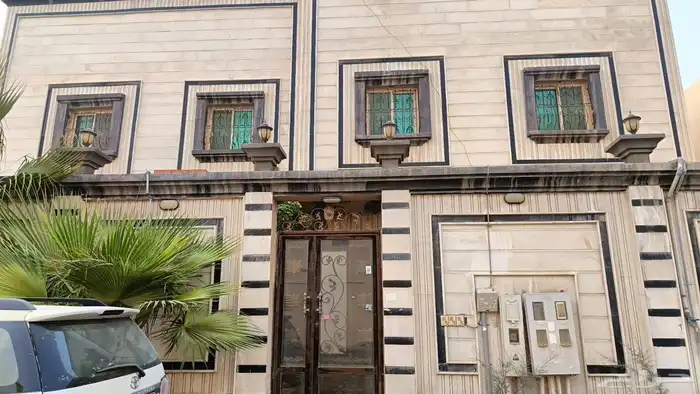 للبيع دور وشقتين حي الضاحيه الدمام 0